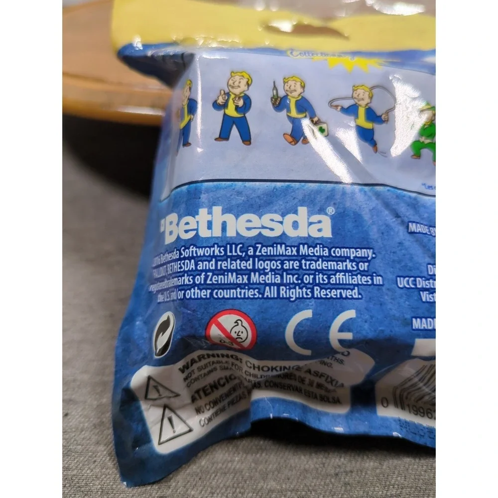 Fallout 4 Vault Boy‎ Backpack Hanger Keyring Blind Mystery Bag Bethesda